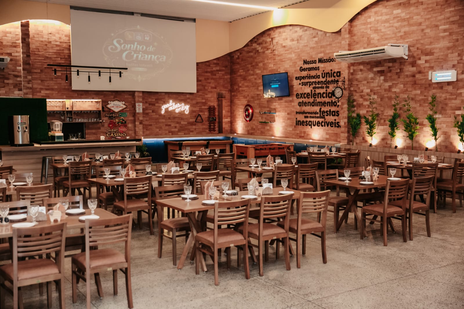 Salão do Sonho de Criança preparado para receber uma festa